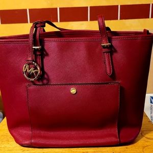 MICHAEL KORS Jet Set Top-Zip Saffiano Leather Medi